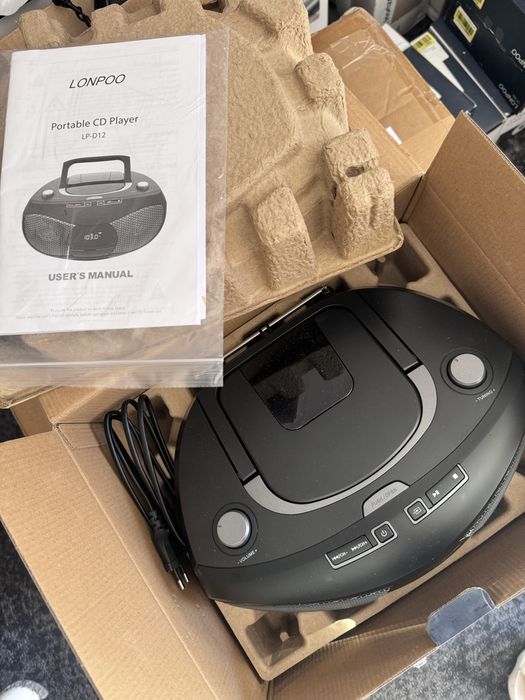 Radio-casetofon portabil cu CD player