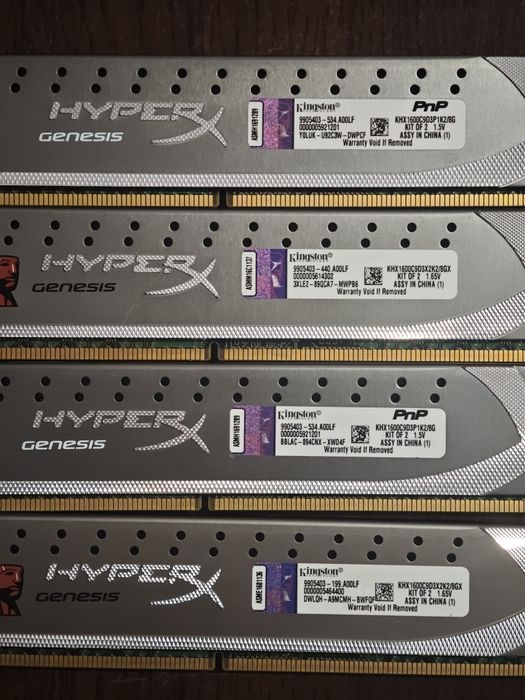 DDR3 1600 Mhz, placute de 8GB si 4GB, in total 96GB DDR3 si o placuta DDR4 2133 de 4 GB
