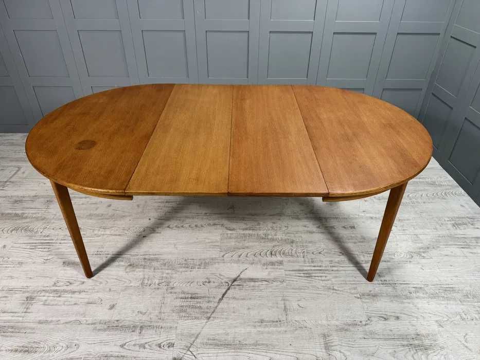 Кръгла, разтегателна трапезна маса от 60-те К109-Д