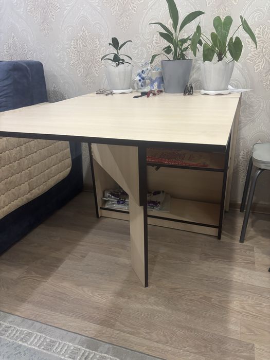 Продам раскладной стол.