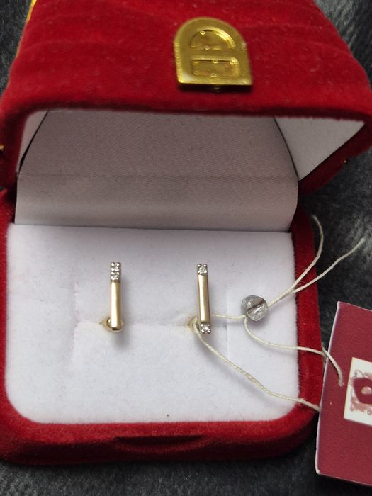 Новые золотые пусеты с бриллиантами