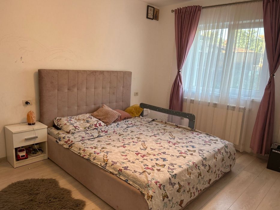 Vând casă 80 mp utilli panouri solare 10 kW