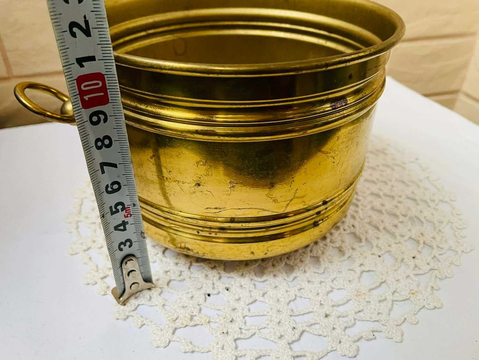 Красива месингова кашпа от Англия