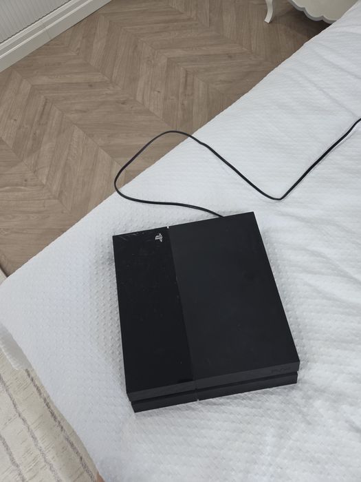 Плэйстэшин 4 черного цвета