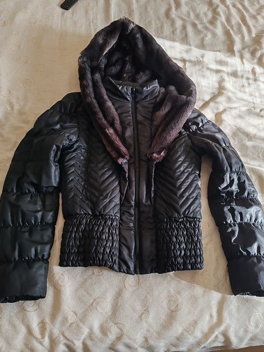 Дамско яке с пухкава яка или качулка S-M