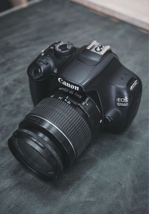 Фотоаппарат Canon EOS 1200D + 18-55mm объектив