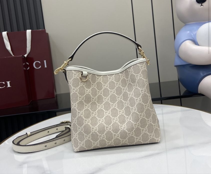 Gucci чанта естествена кожа