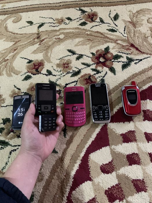 Nokia Samsung Retro telefonlari sotiladi