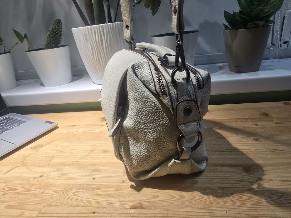 Продам сумочку белую