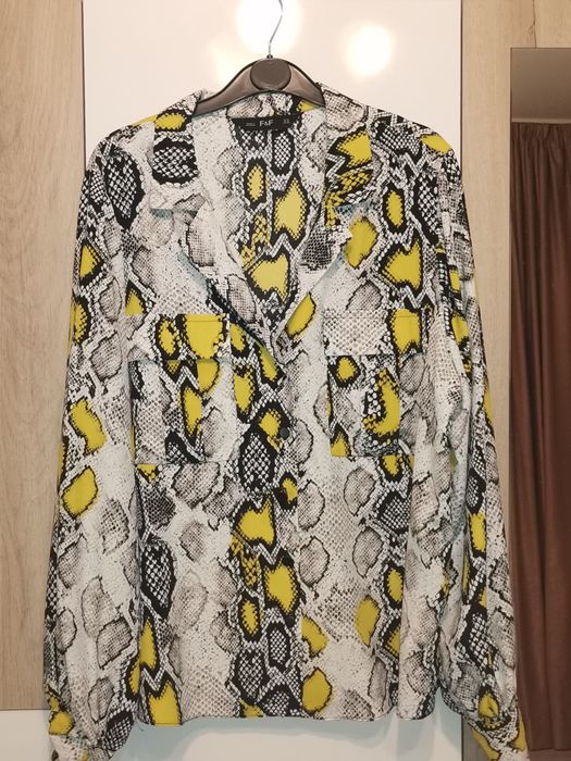 Дамски ризи М и Л размер