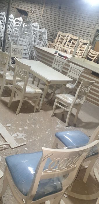 Mehmonxona va Oshxona uchun stol va stullar