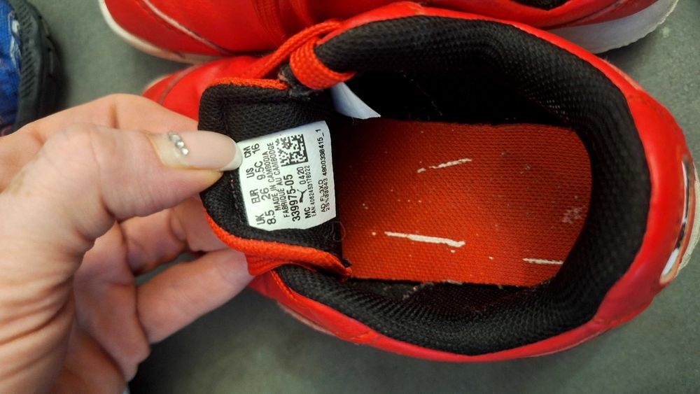 Маратонки, пантофи и ботуши 25-27 номер