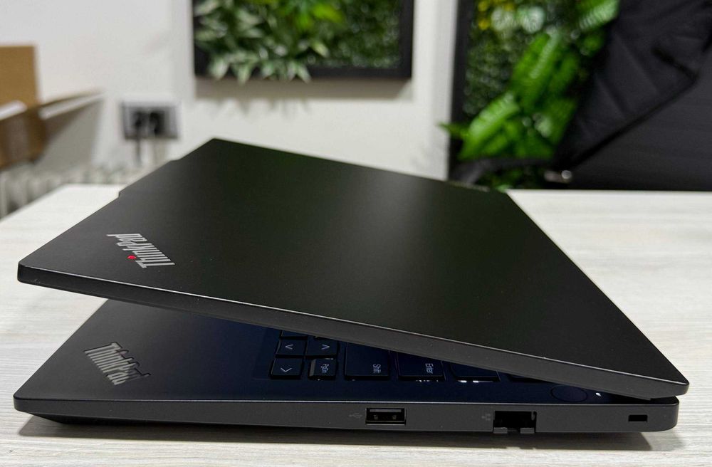 Lenovo ThinkPad E14 Gen 5  - 14" FullHD ips - Core i5-1335U 16GB/256GB