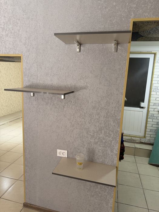 Торговое оборудование для магазина одежды (полки, стойки, вешалки)