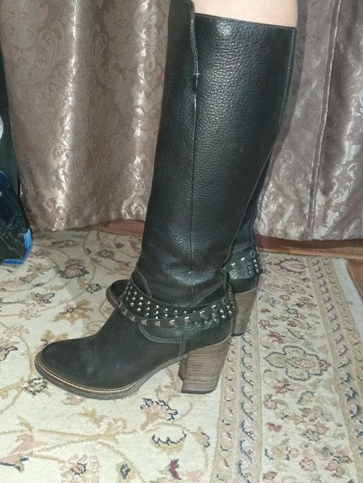 Продам женские сапоги