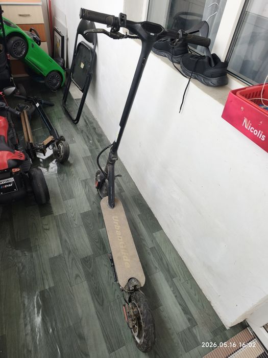 vand 2 trotinete electrice