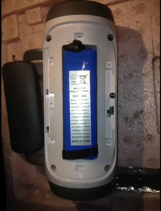 Inlocuire baterie boxe active, reparatii