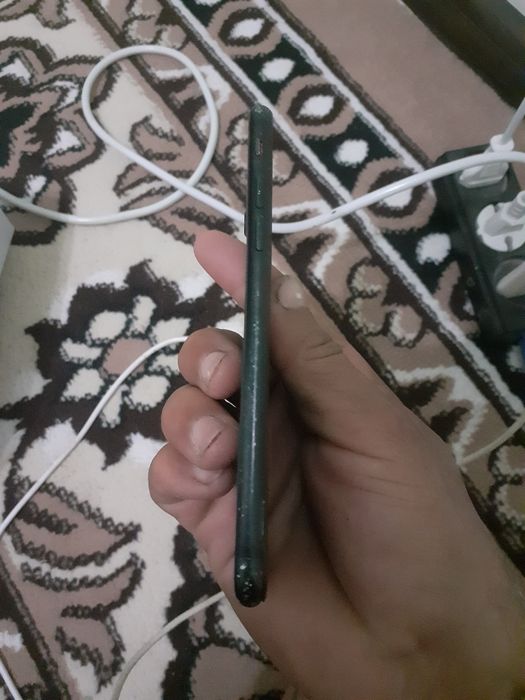 Айфон 7 32гб сотилади.