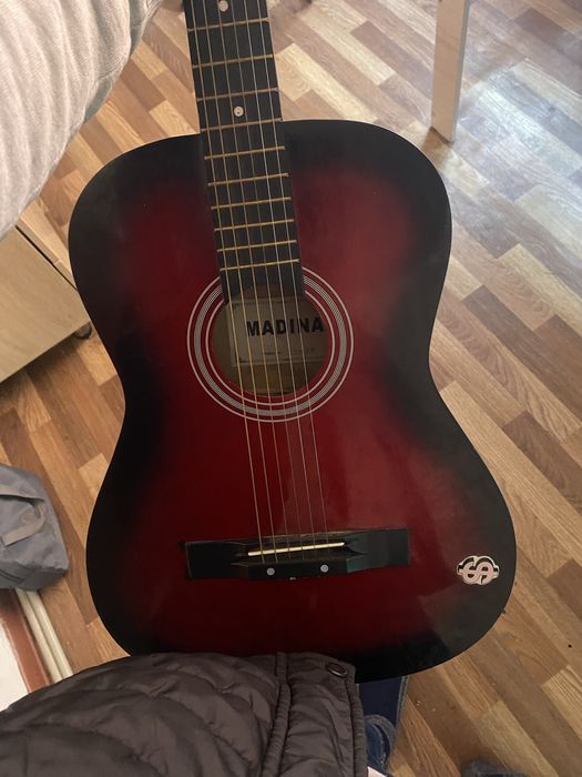 Гитара Саттылады байсерке