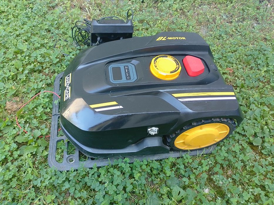 Vând robot de tuns gazonul adus din Germania