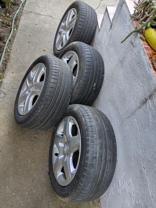 Vând jante de tabla cu cauciucuri de vara