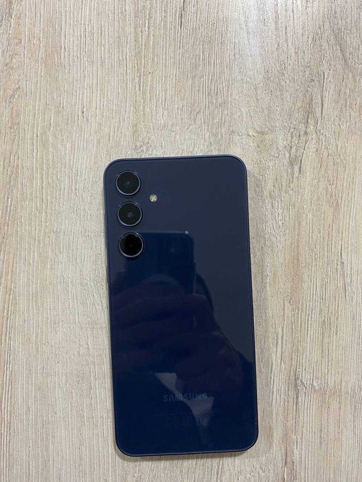 Samsung A35 holati yangi, zaryadchik o'shib beriladi