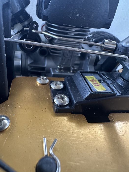 De vanzare masinuta  rc nitro