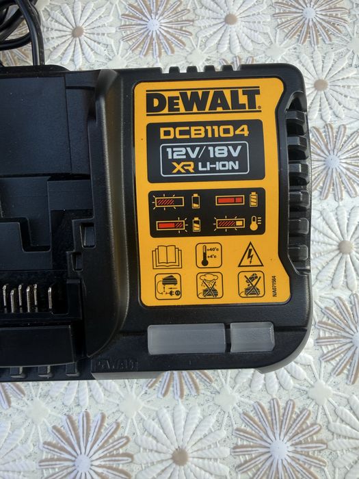 Зарядно устройство DeWALT