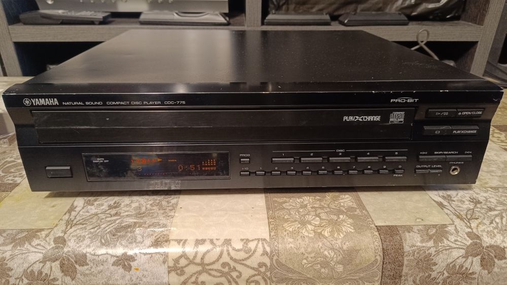 Проигрыватель Yamaha CDC-775