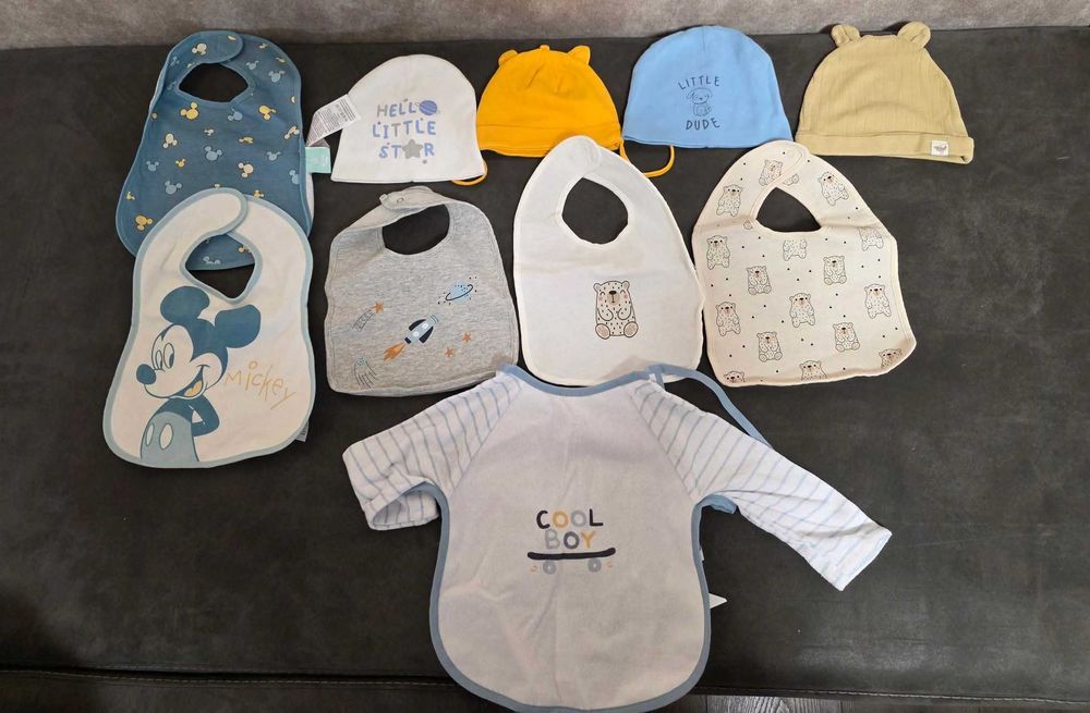 Лот от шапки подходящи до 6-ти месец и чисто нови лигавници.