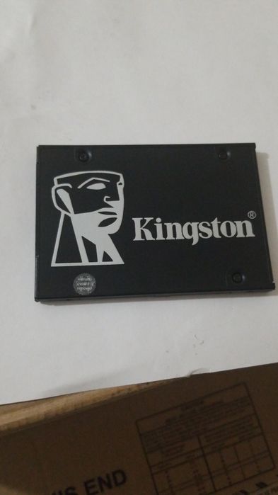 SSD диски и жёсткий диски разных обедов