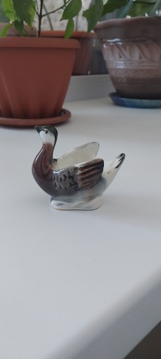 Фарфоровая статуэтка