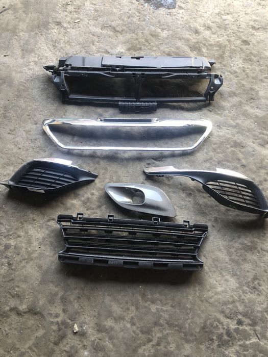 Волан Пежо 208 2013г, стелки пежо 308 2015г. други части предна броня