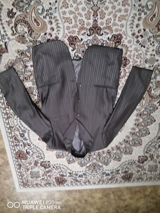 Продам костюм тройка