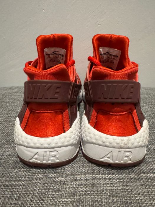 NIKE WMNS Air Huarache Run.