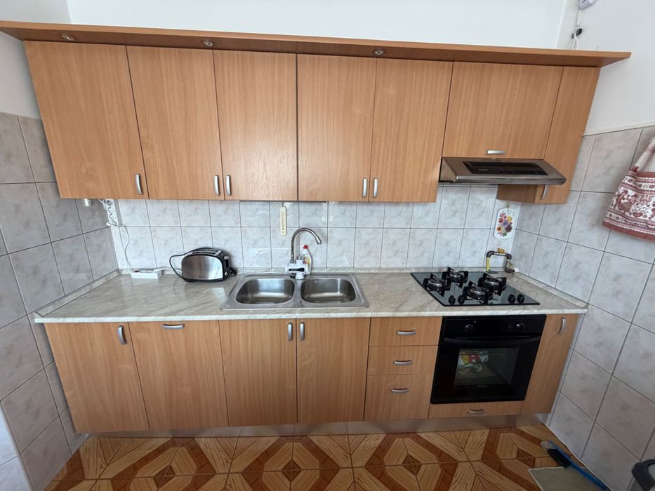 Vând mobilă (dormitor, living, bucătărie, hol)