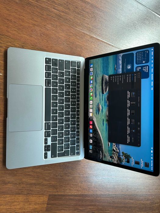 MacBook Air 13" M1 2020 – 8GB RAM / 256GB SSD + încărcător