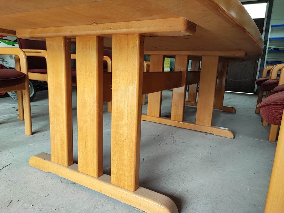 Маса от масивен дъб и 8 стола