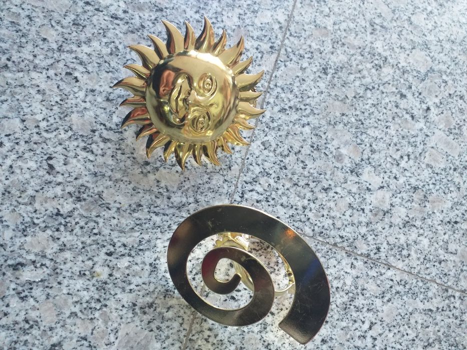 Дървена закачалка за завеса и две щшпки