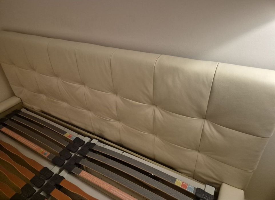 Pat piele naturala alb - calitate - stare foarte buna