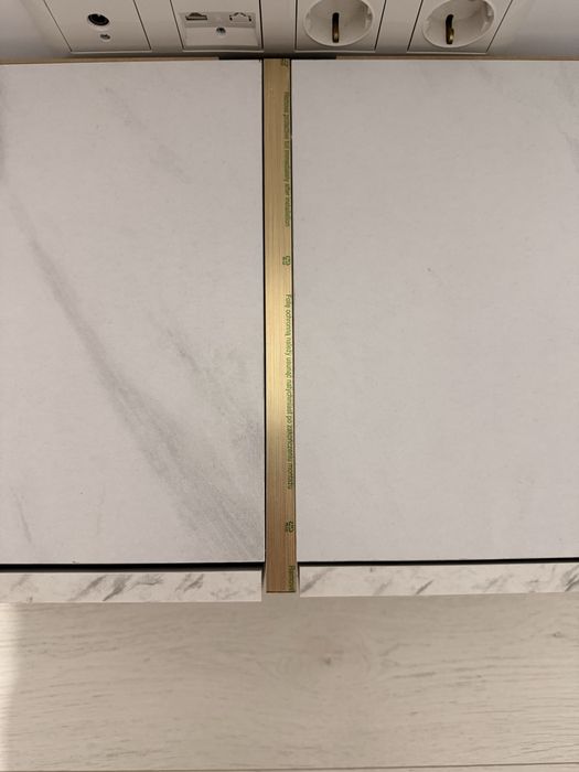 Comoda TV suspendata Selsey Bisira, aspect marmura alba/auriu, 200 cm