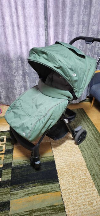 Детская прогулочная коляска