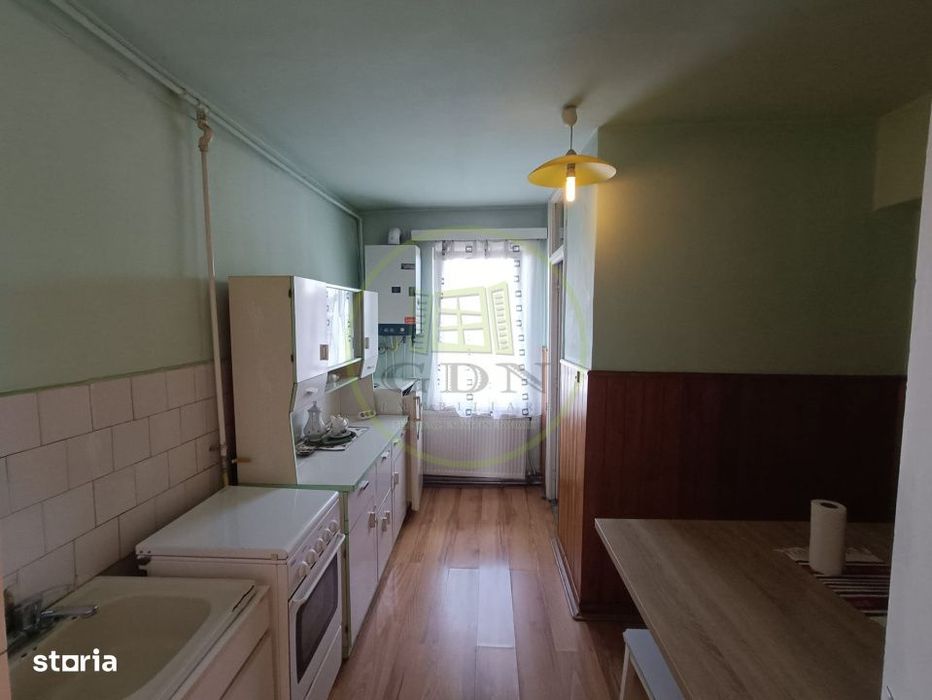 Apartament cu 4 camere de vanzare - Reghin 0 comision.