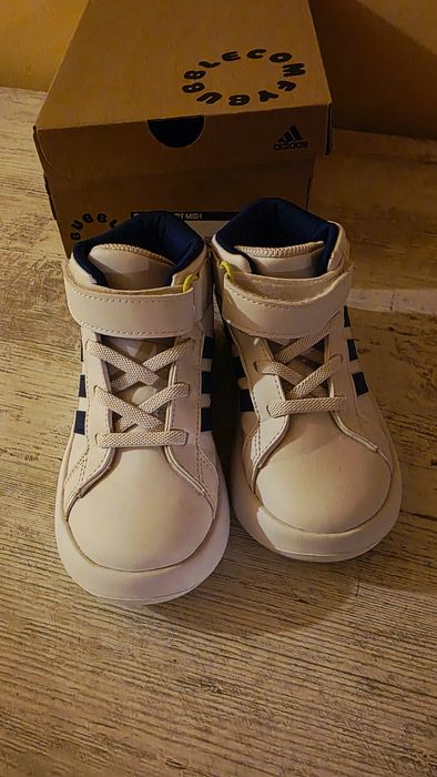 Incaltaminte adidas 25