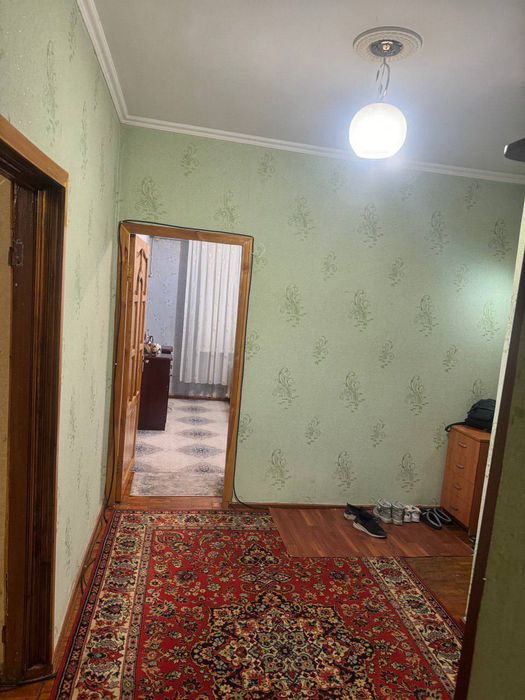 Срочно! Юнусабад-15 2/1/4 метро Туркистон.Первая линия.Собственик!