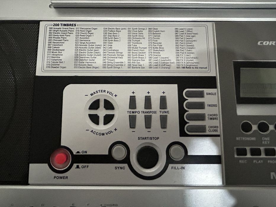 Синтезатор срочно продам