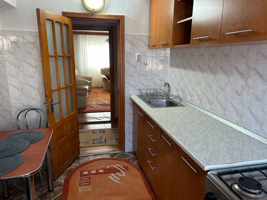 Ap 3 camere decomandat centru