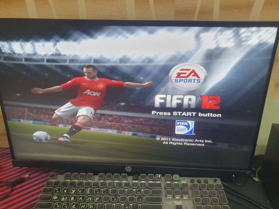 Продам Sony Playstation 3 super slim срочна