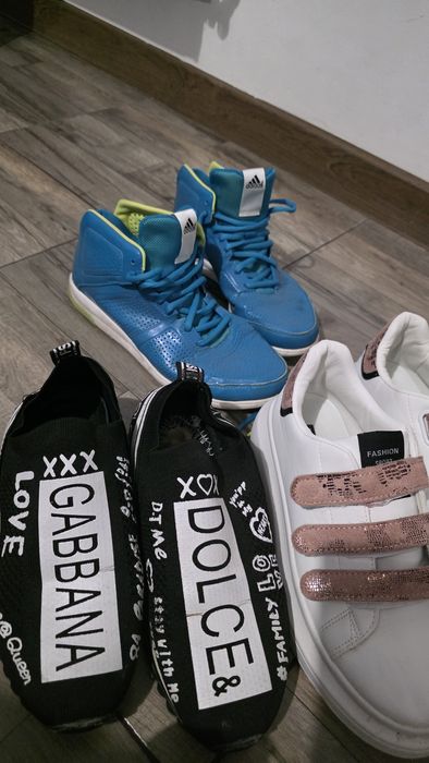 Papuci marimea 38/toti 150 lei