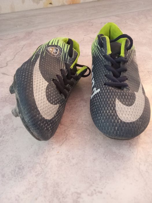 Бутси бар 3000ға